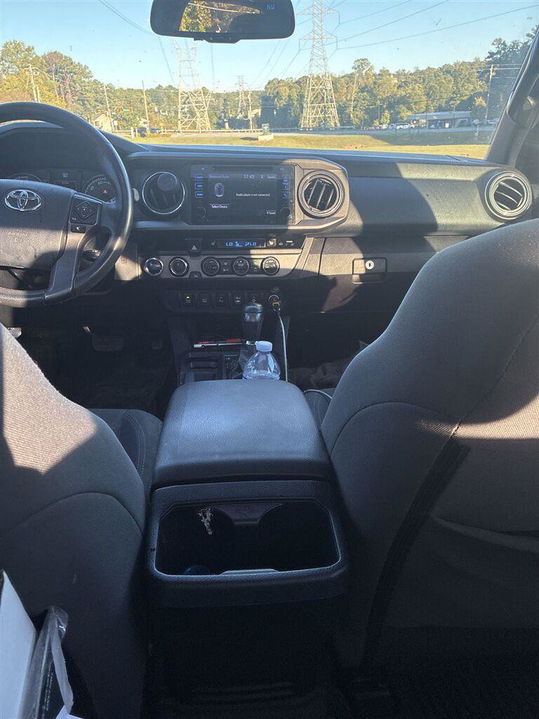Used 2017 Toyota Tacoma TRD Sport w/ Premium & Technology Package AWD/4WD image 5