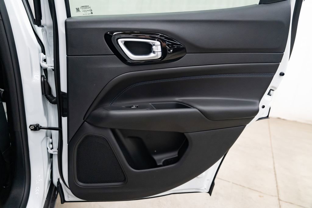 New 2026 Jeep Compass Latitude image 28