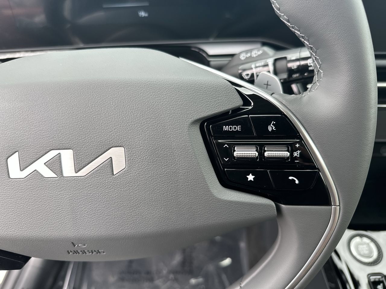 New 2026 Kia Niro EX FWD image 7