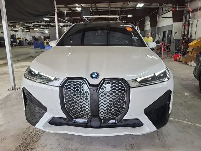 Used 2024 BMW iX xDrive50 w/ Premium Package AWD/4WD image 12