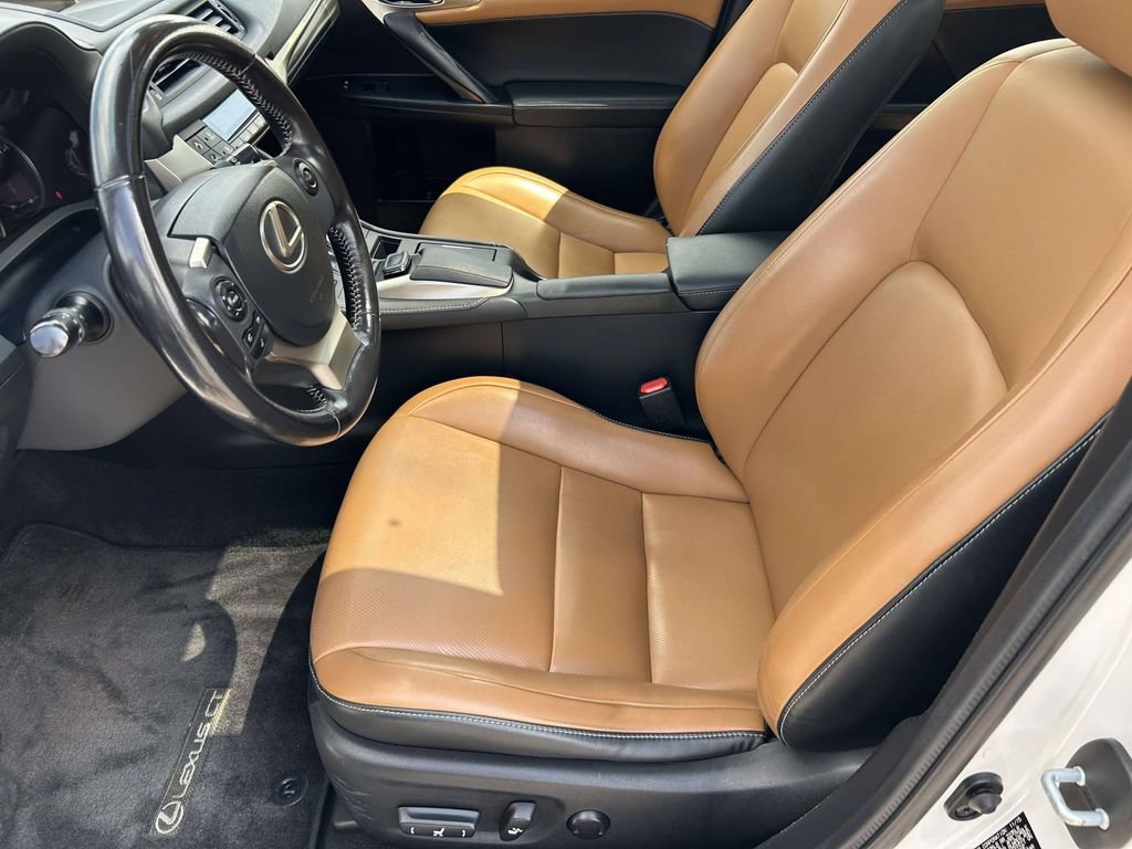Used 2016 Lexus CT 200h w/ Navigation Package FWD image 15