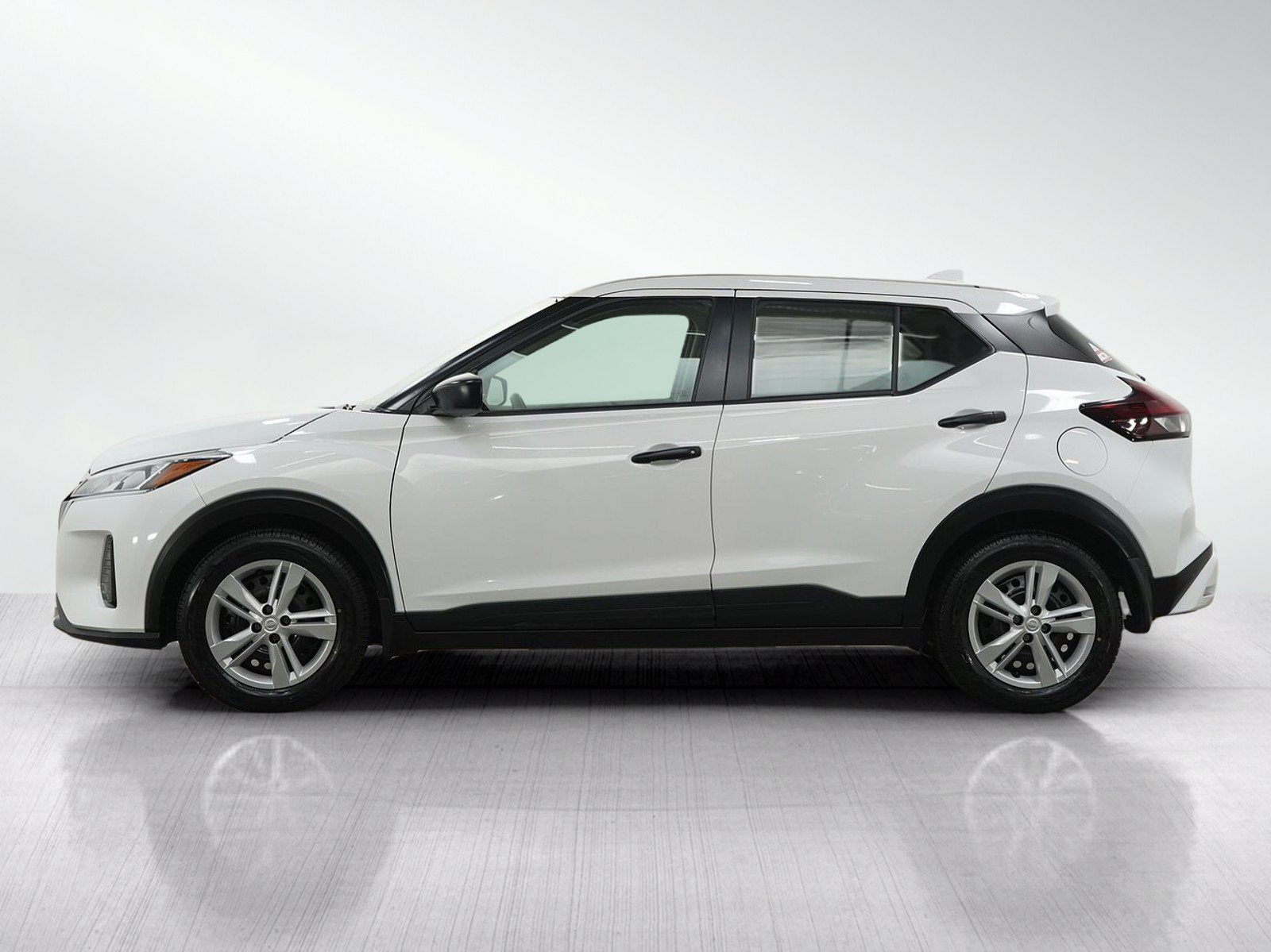 Used 2024 Nissan Kicks S FWD image 2