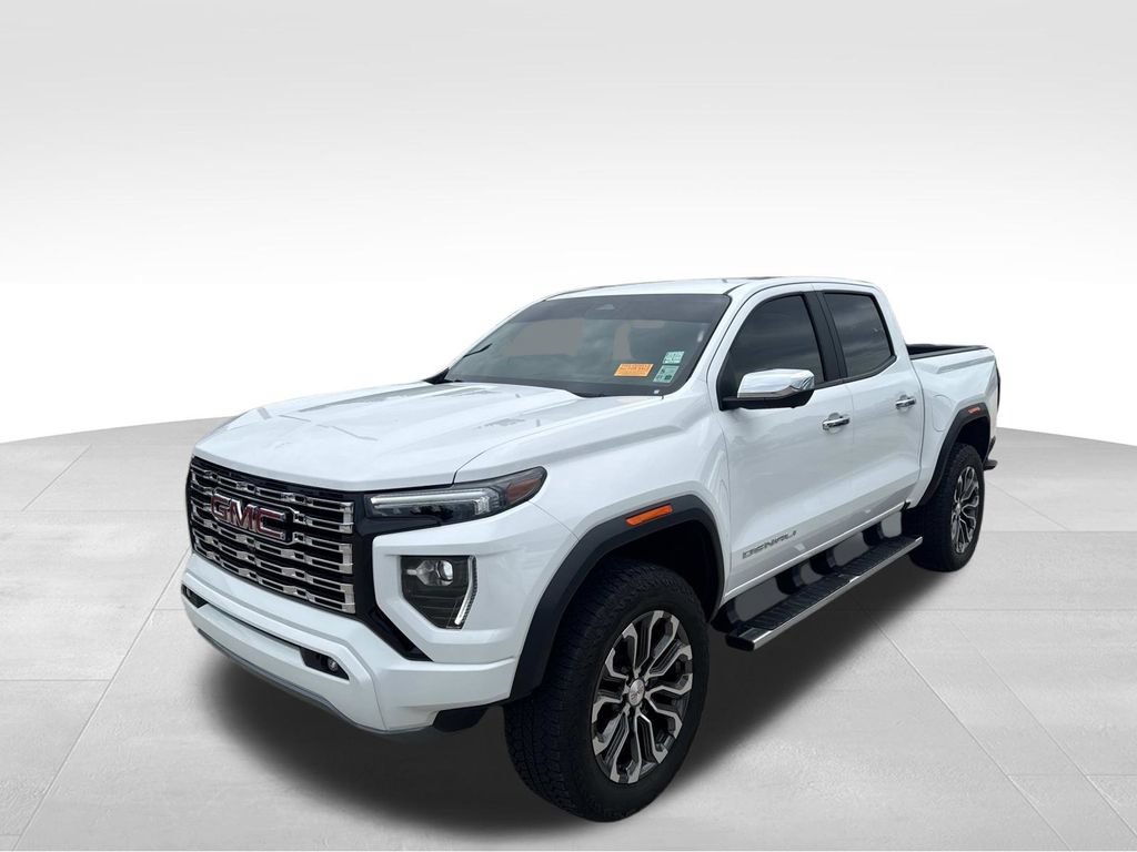 Used 2025 GMC Canyon Denali AWD/4WD image 3