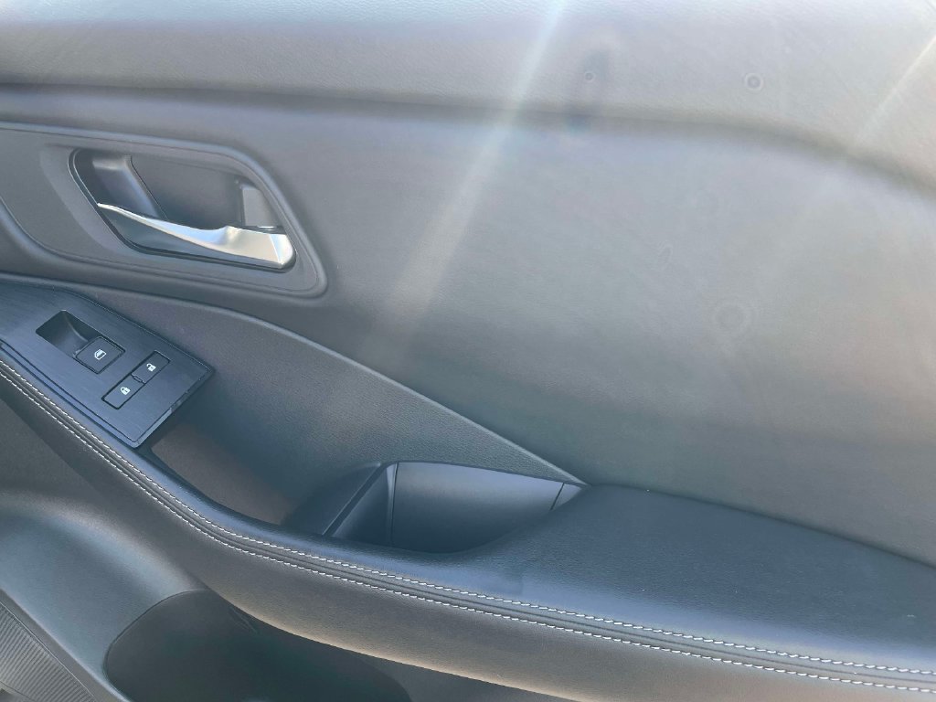 Used 2024 Nissan Rogue SV AWD/4WD image 9