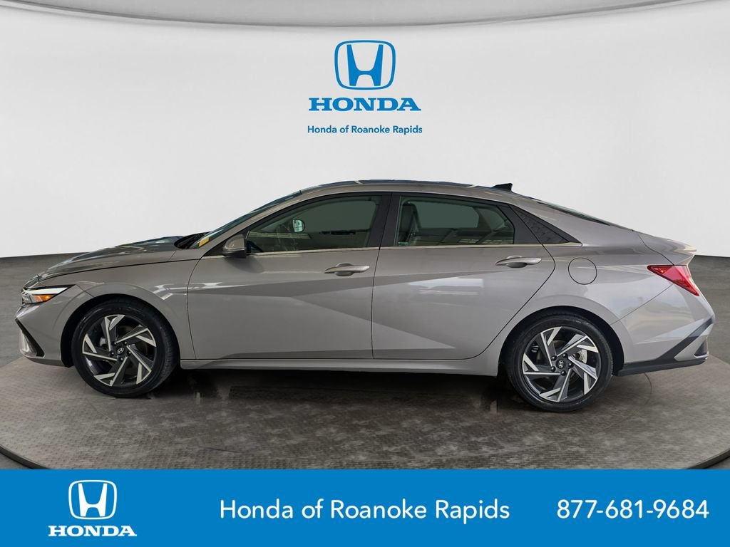Used 2025 Hyundai Elantra Limited FWD image 2