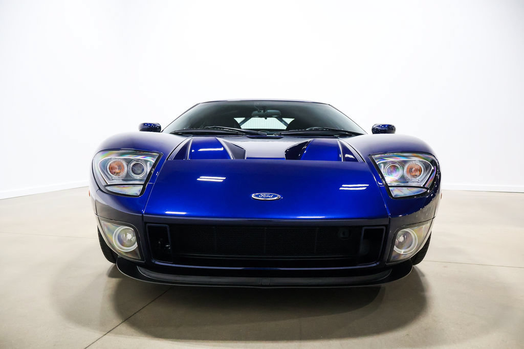 Used 2005 Ford GT RWD image 17