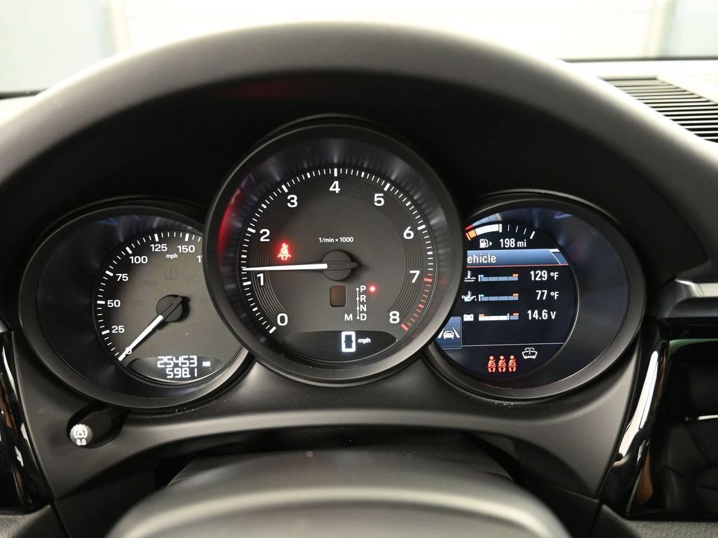 Certified 2023 Porsche Macan Turbo AWD/4WD image 18