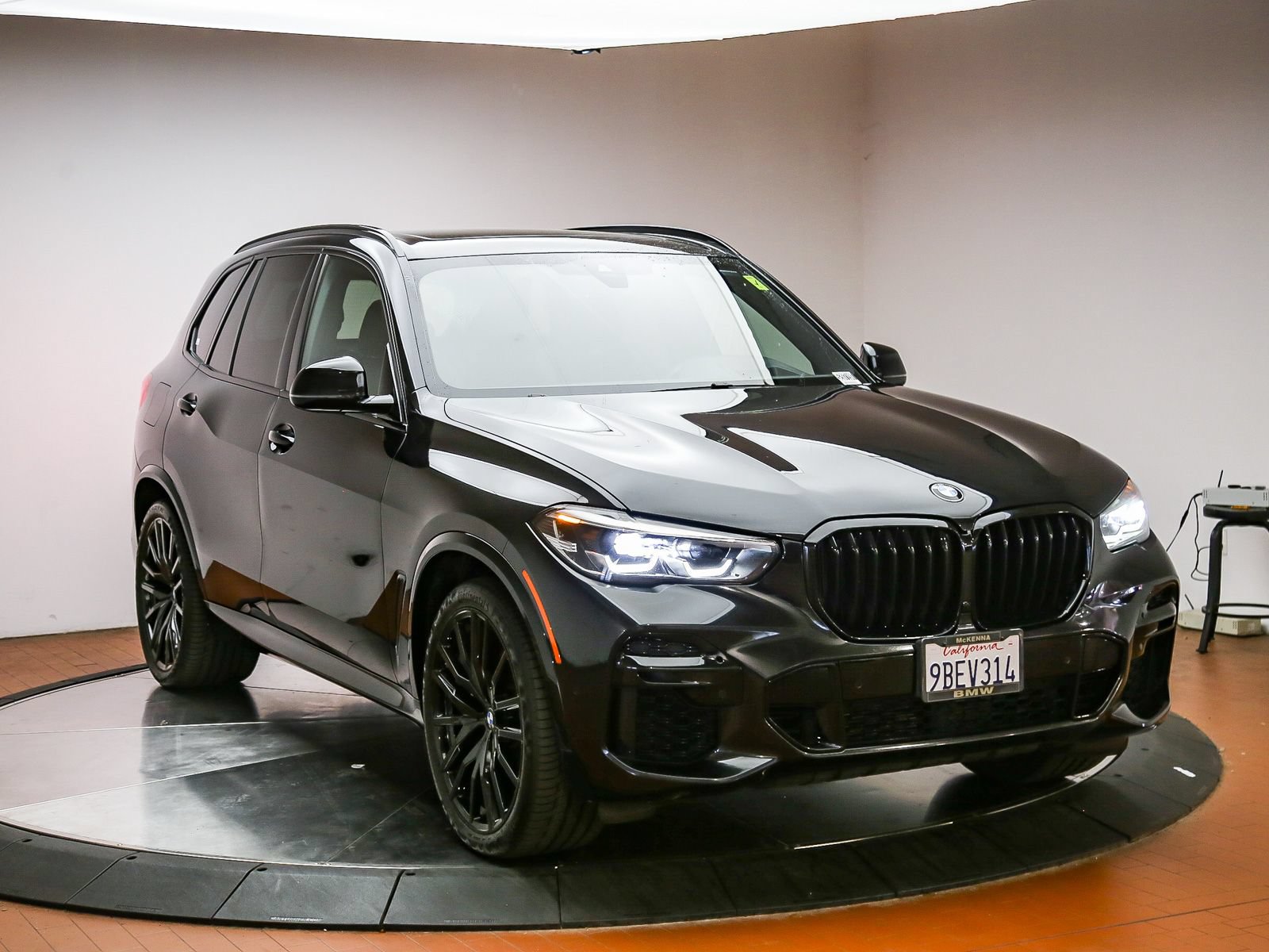 Used 2022 BMW X5 sDrive40i w/ M Sport Package RWD image 3