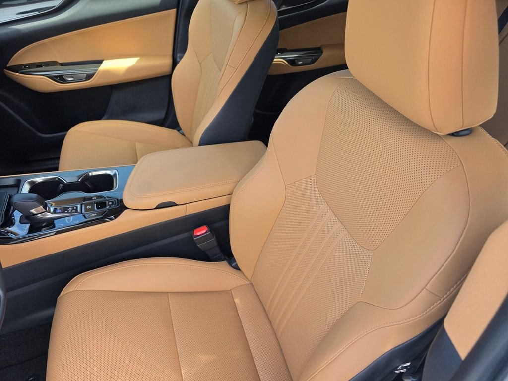 Used 2025 Lexus NX 250 FWD w/ Accessory Package (Z2) image 11