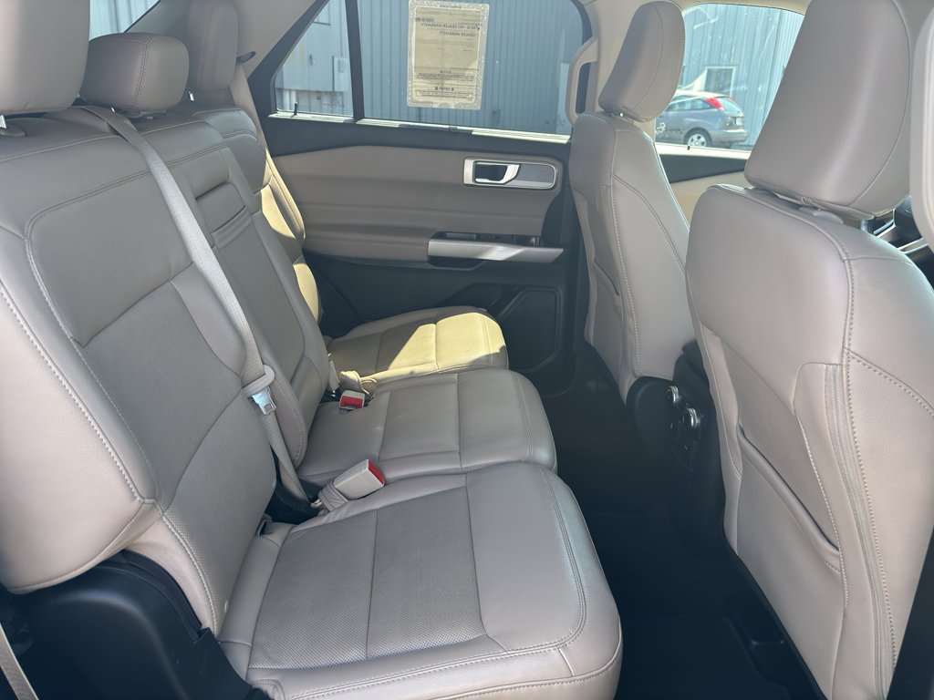 Used 2023 Ford Explorer Limited image 14