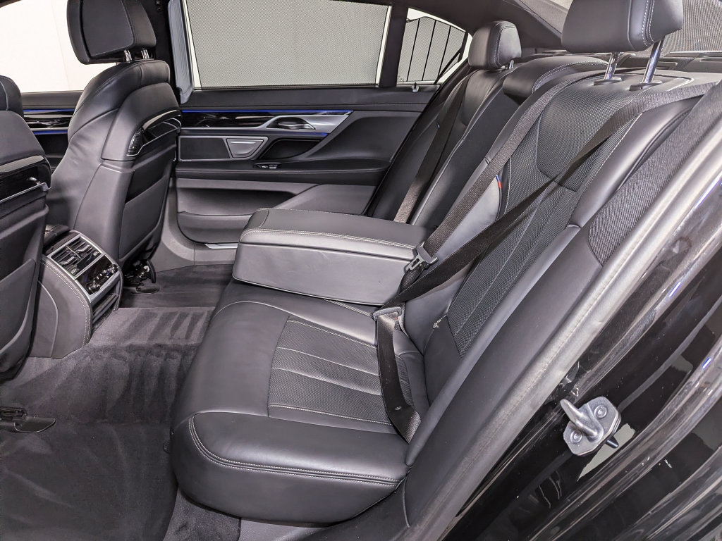 Used 2020 BMW 750i xDrive w/ Executive Package AWD/4WD image 49