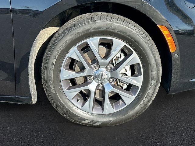 Used 2025 Chrysler Pacifica Pinnacle image 35