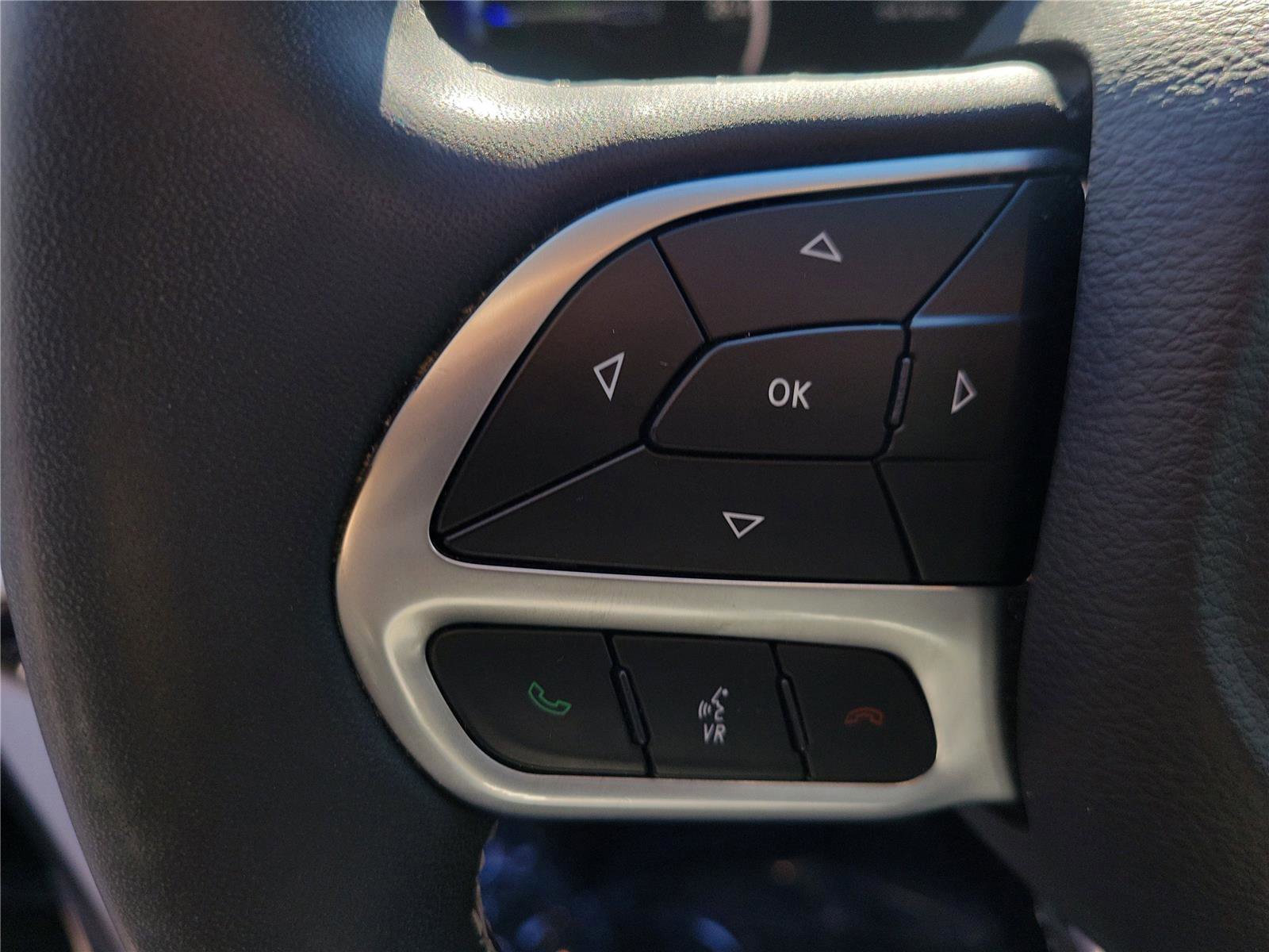 Used 2023 Chrysler Pacifica Touring-L image 22