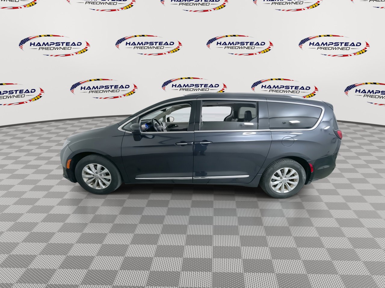 Used 2019 Chrysler Pacifica Touring-L FWD image 5