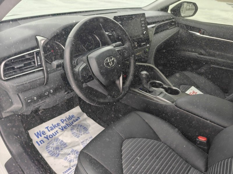 Used 2024 Toyota Camry SE image 11