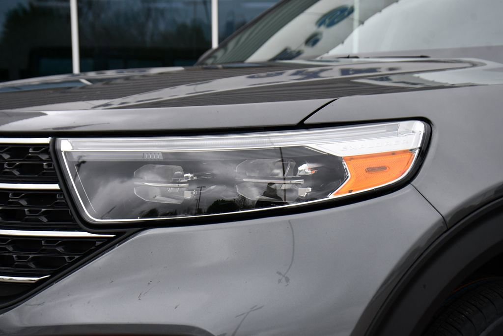 Used 2023 Ford Explorer XLT w/ Equipment Group 202A AWD/4WD image 38