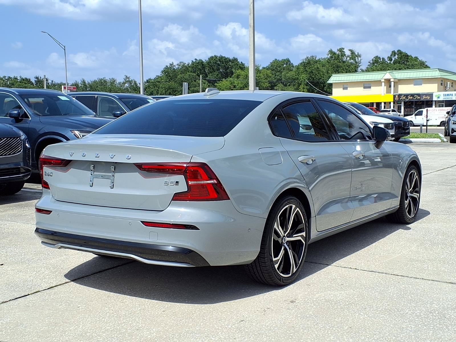 Certified 2024 Volvo S60 B5 Plus AWD/4WD image 7