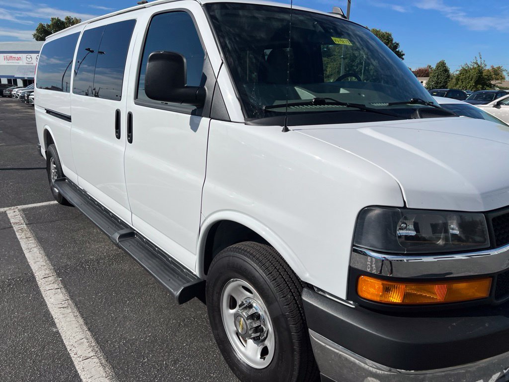 Used 2025 Chevrolet Express 3500 LT w/ LT Preferred Equipment Group RWD image 3