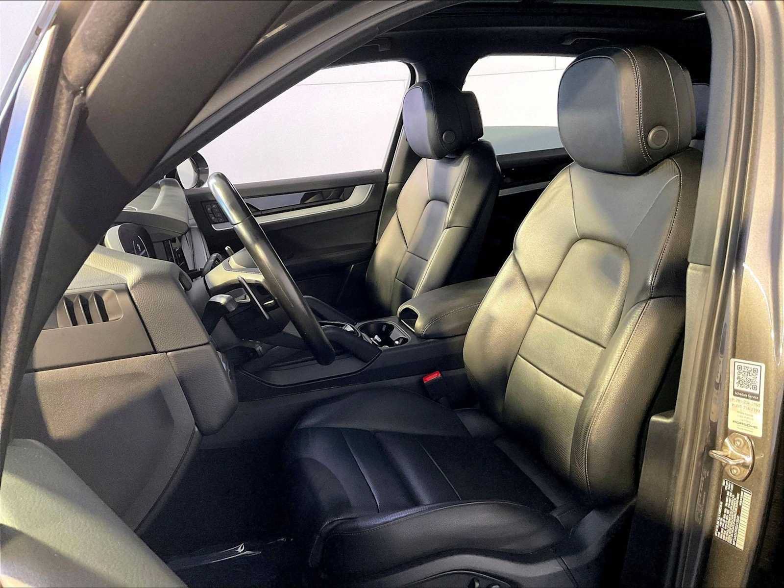 Certified 2024 Porsche Cayenne AWD/4WD image 5