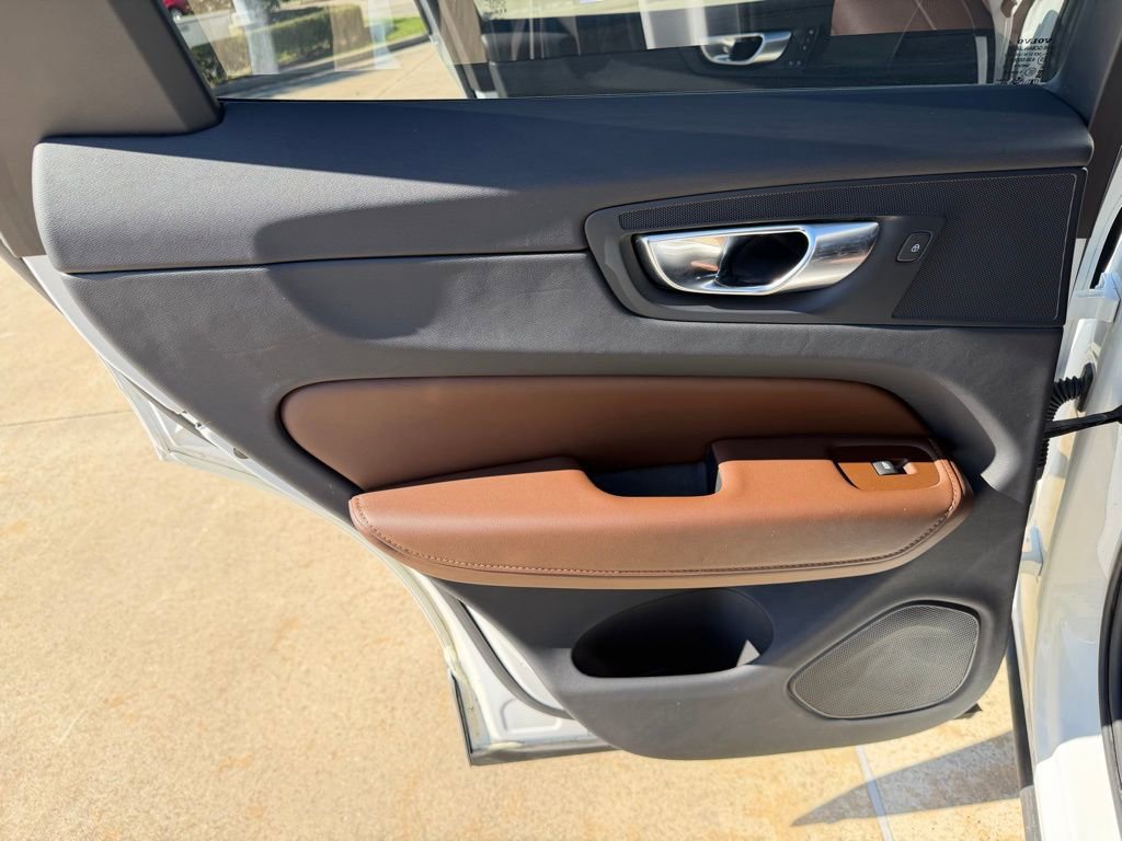 Used 2023 Volvo XC60 B5 Plus w/ Climate Package image 14