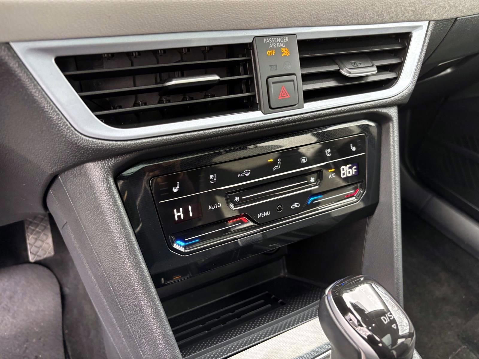 Used 2025 Volkswagen Taos SEL image 21