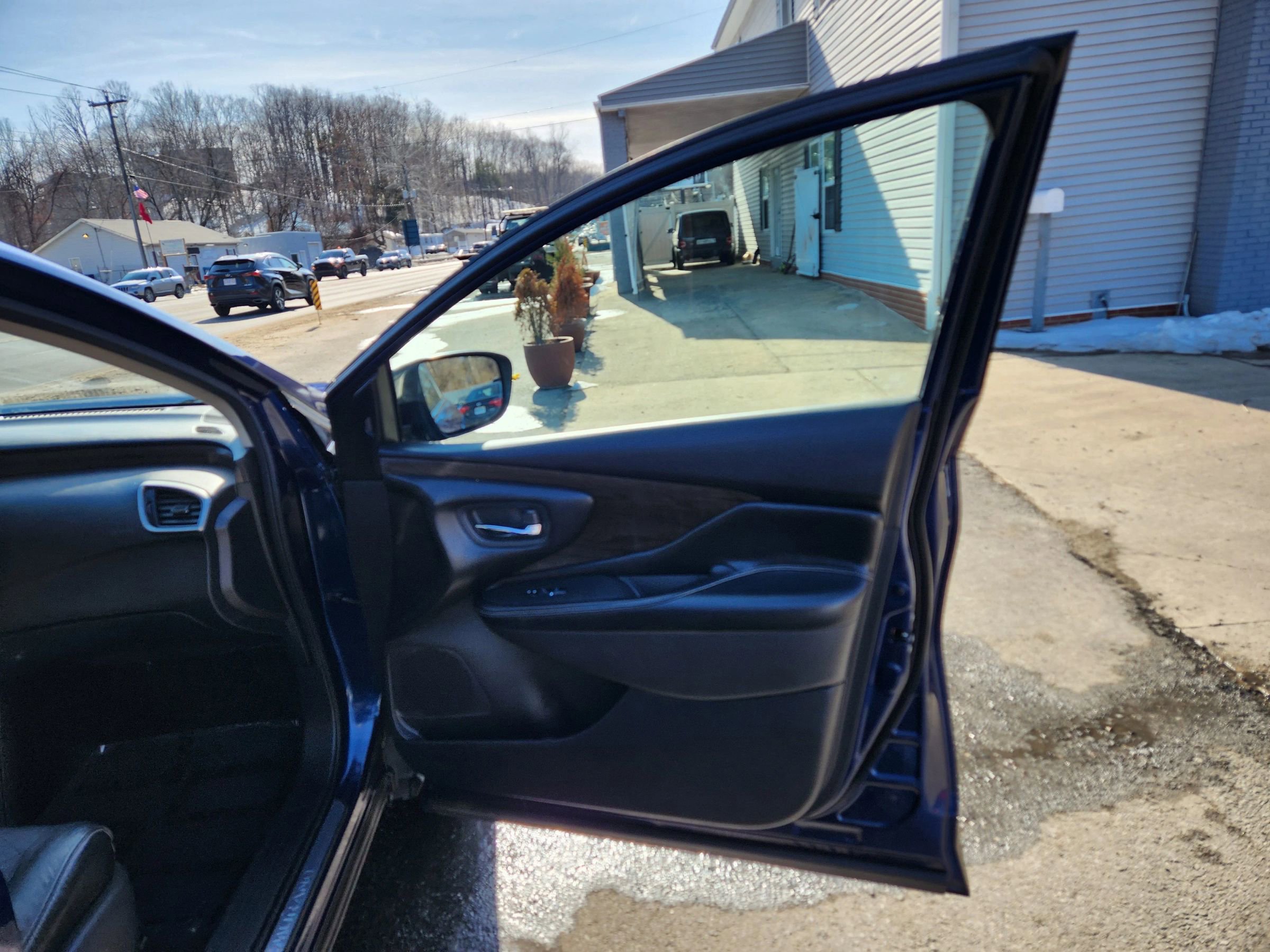 Used 2020 Nissan Murano Platinum w/ Cargo Package image 16