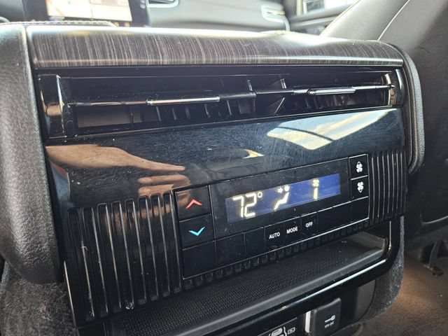 Used 2024 Jeep Wagoneer L Series II RWD image 29