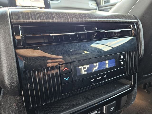 Used 2024 Jeep Wagoneer L Series II RWD image 29