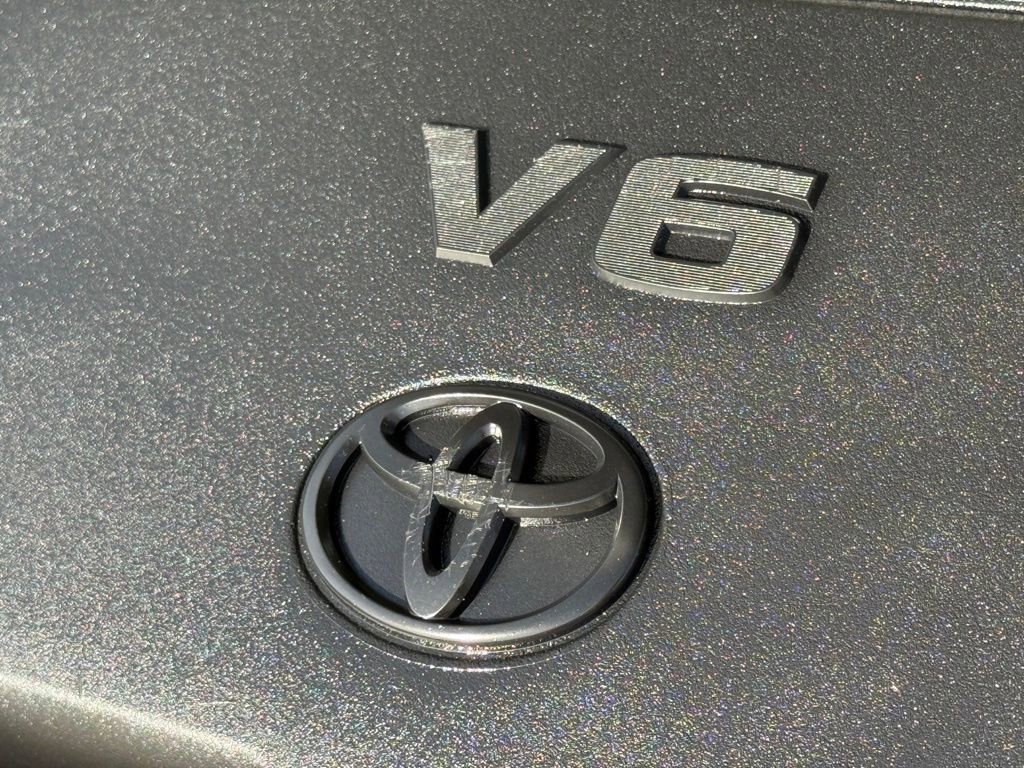 Used 2014 Toyota Avalon Limited image 6