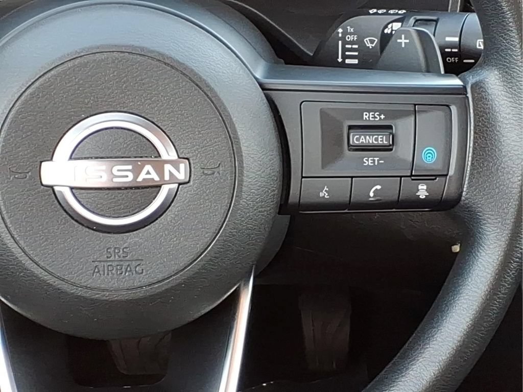 Used 2024 Nissan Rogue SV FWD image 11