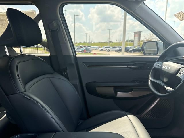 Used 2024 Kia EV9 Light Long Range RWD image 16