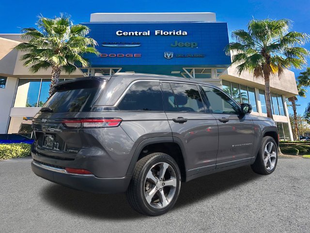 Used 2023 Jeep Grand Cherokee Limited w/ Trailer Tow Prep Group (B) AWD/4WD image 5
