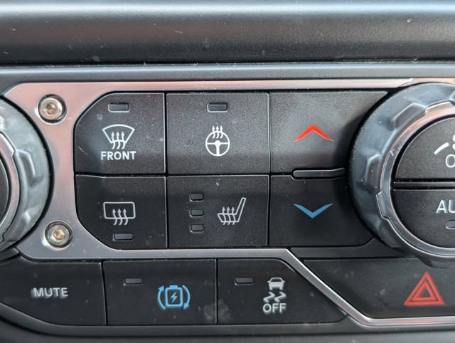 Used 2022 Jeep Wrangler Unlimited Rubicon 4xe AWD/4WD image 17