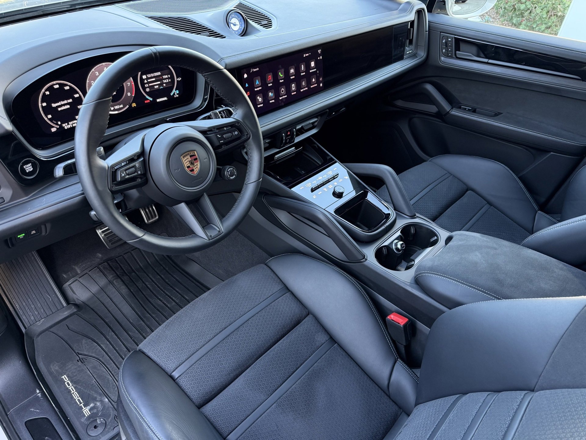 Used 2025 Porsche Cayenne GTS image 4