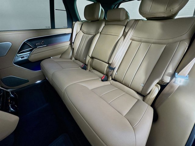Used 2025 Land Rover Range Rover Long Wheelbase Autobiography image 24