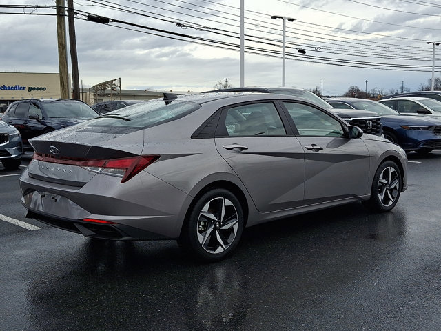 Used 2023 Hyundai Elantra SEL w/ Convenience Package image 6