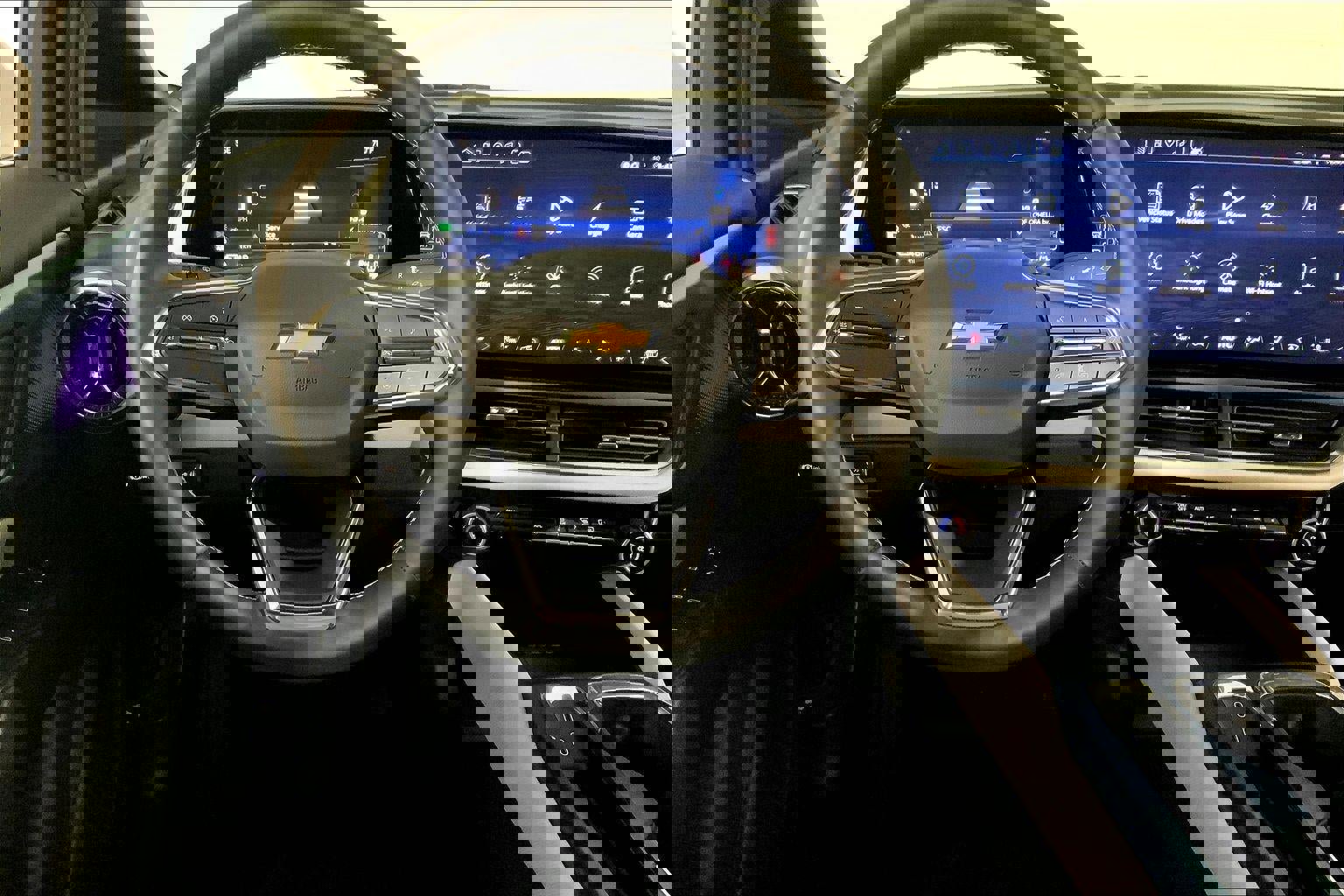 Used 2025 Chevrolet Equinox EV LT FWD image 5