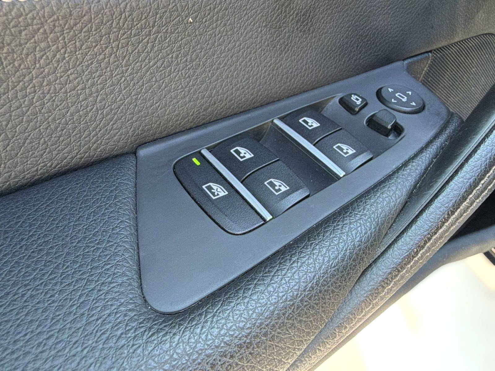 Used 2019 BMW 530i w/ Convenience Package RWD image 26