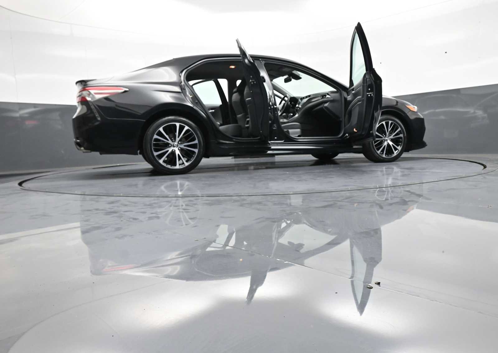 Certified 2019 Toyota Camry SE w/ Convenience Package FWD image 47