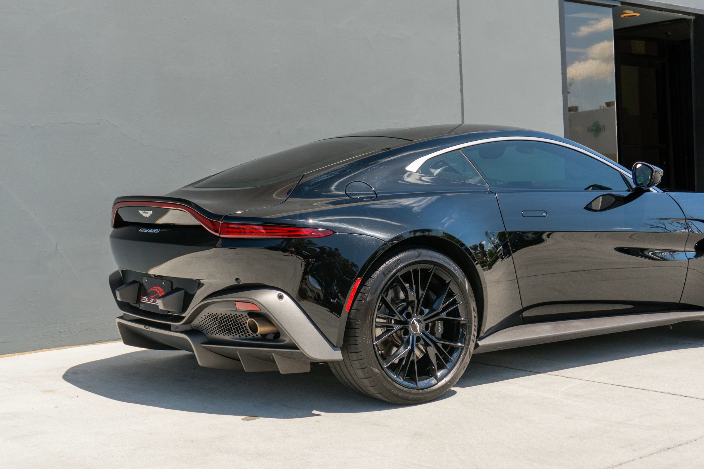 Used 2020 Aston Martin V8 Vantage Coupe image 30