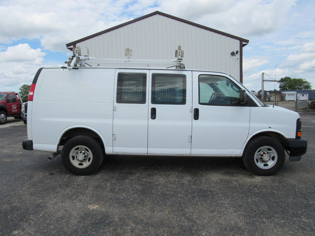 Used 2017 Chevrolet Express 2500 RWD image 2