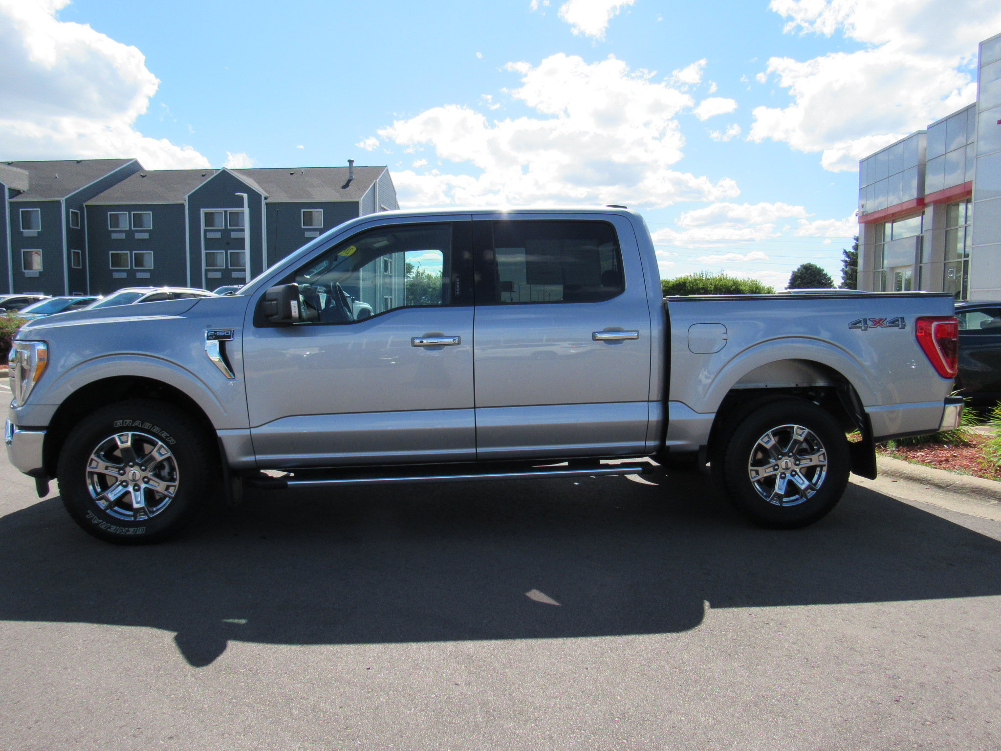Used 2022 Ford F150 XLT w/ Equipment Group 302A High AWD/4WD image 9