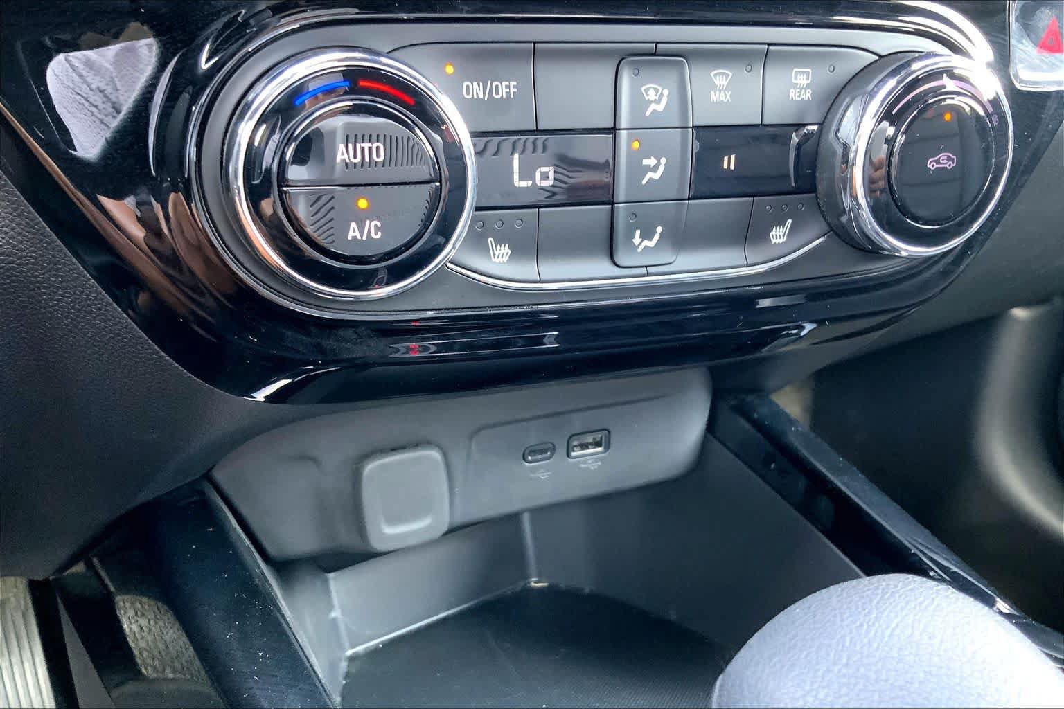 Used 2025 Chevrolet Trax RS w/ Driver Confidence Package FWD image 34