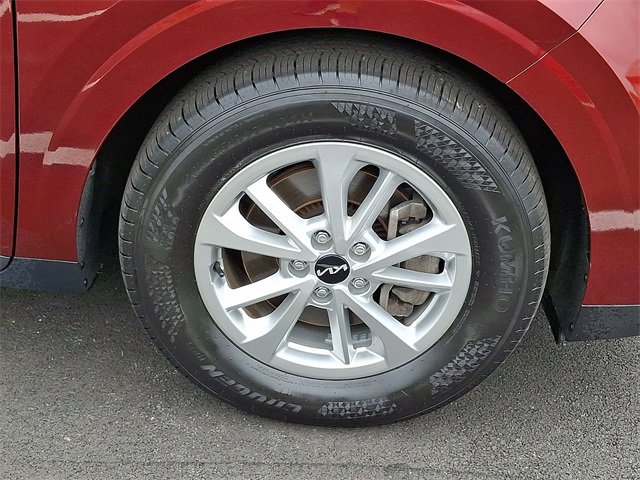 Used 2024 Kia Carnival LX image 8