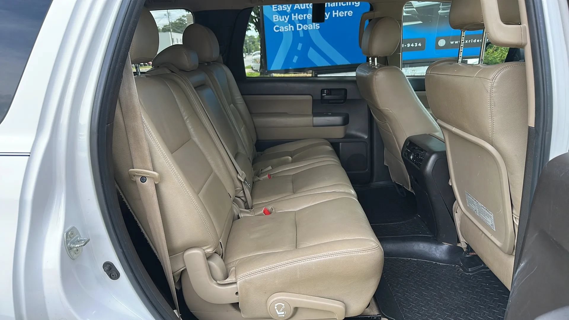 Used 2011 Toyota Sequoia SR5 AWD/4WD image 21