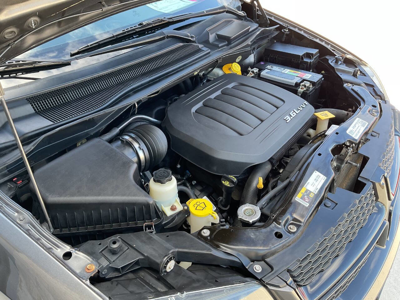 Used 2016 Dodge Grand Caravan SXT image 59