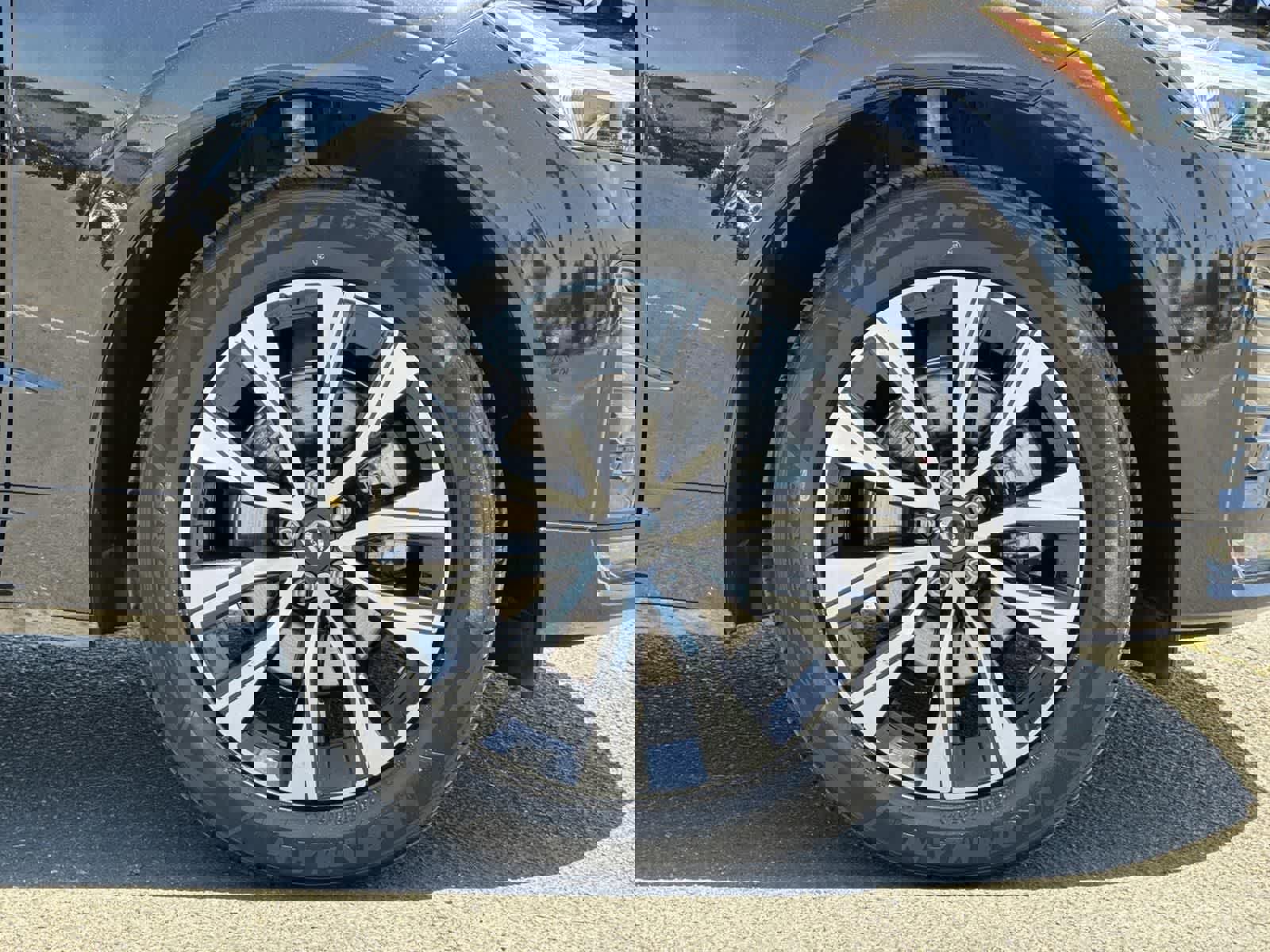 Used 2023 Volvo XC60 B5 Plus image 41