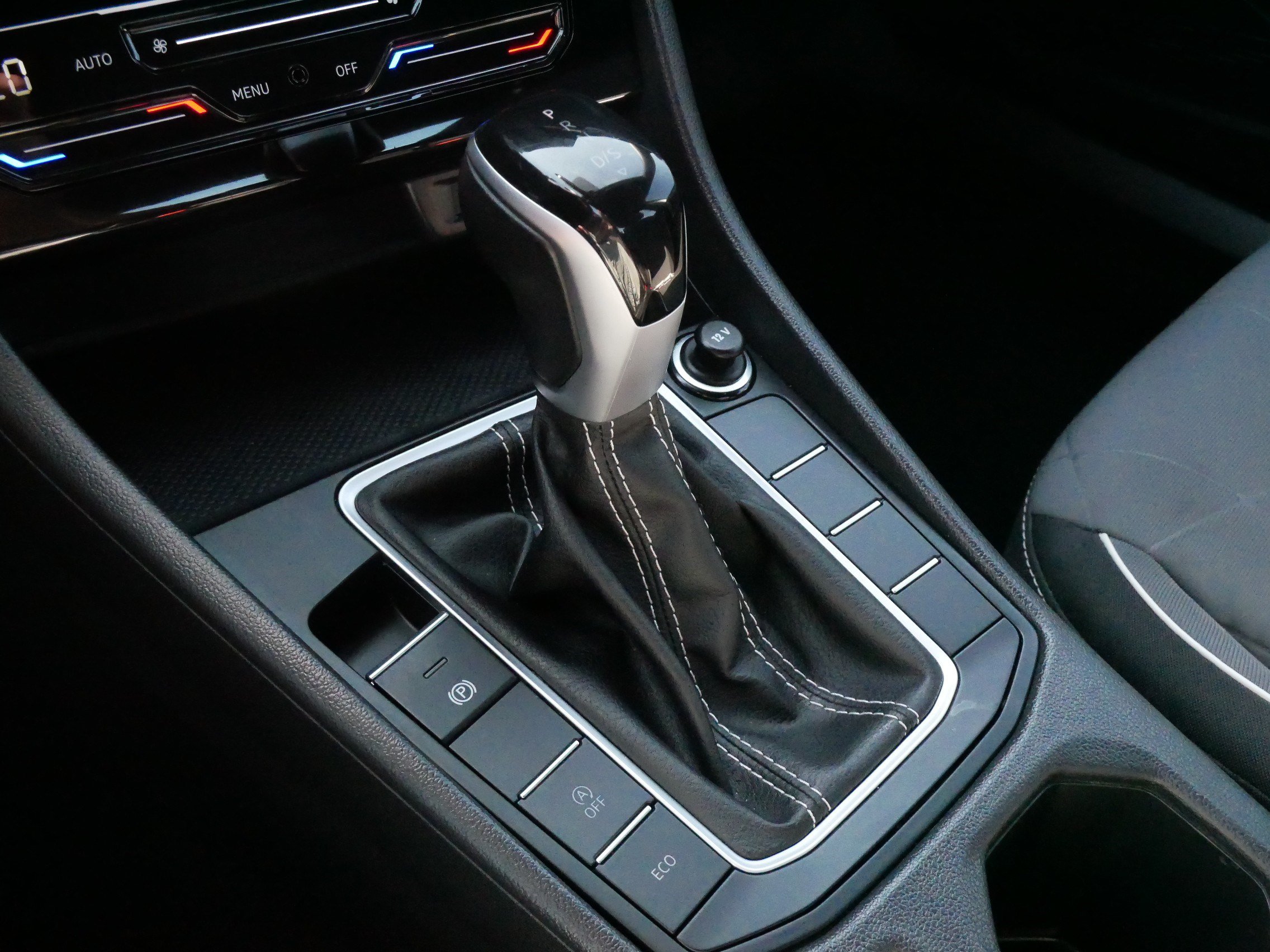 Certified 2025 Volkswagen Jetta Sport FWD image 24