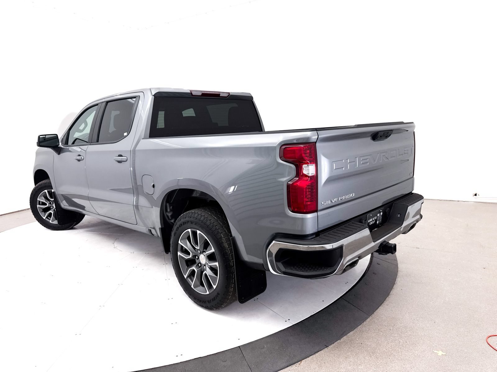 Used 2024 Chevrolet Silverado 1500 LT w/ Z71 Off-Road Package AWD/4WD image 2