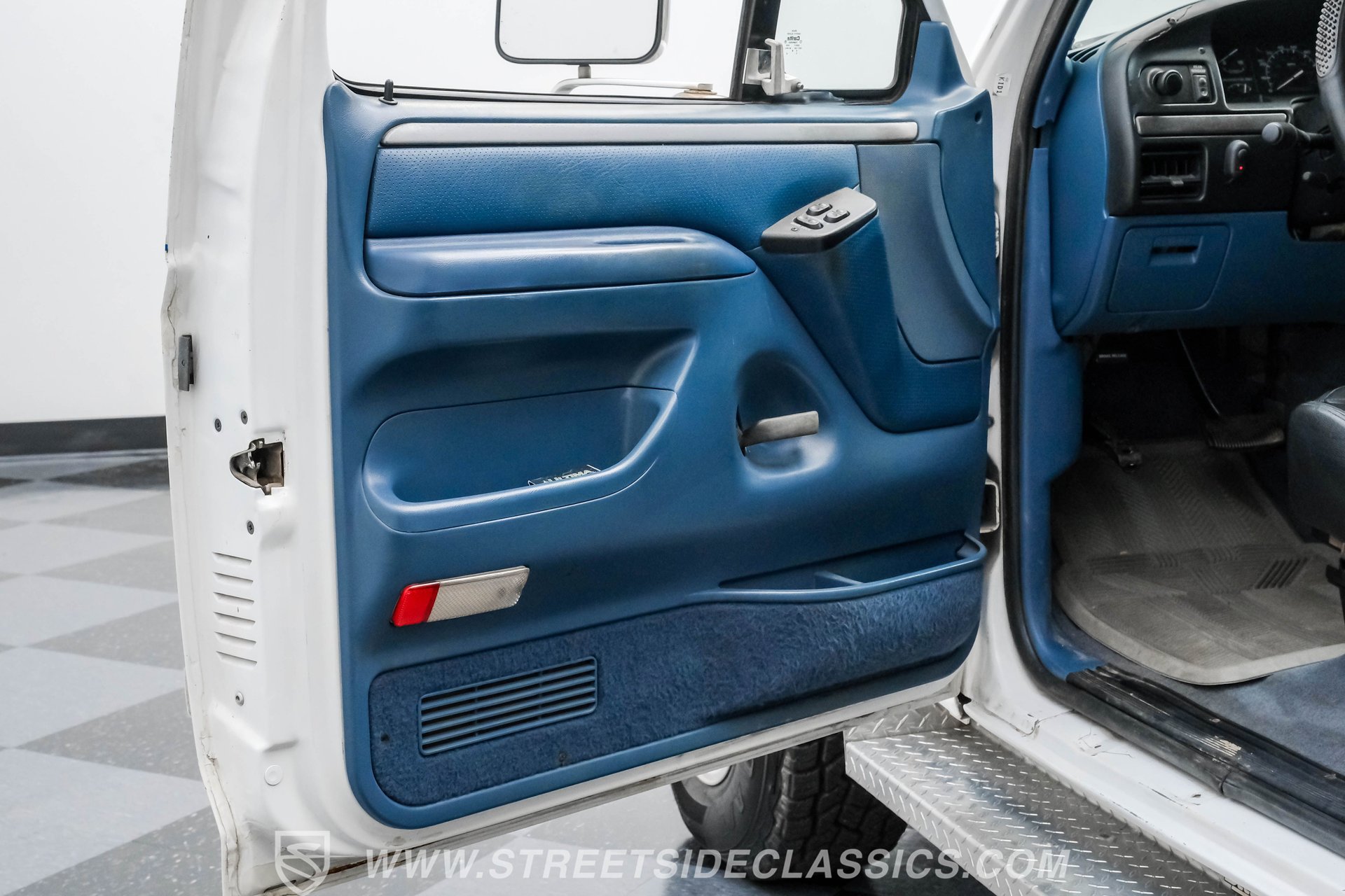 Used 1994 Ford Bronco XLT image 40